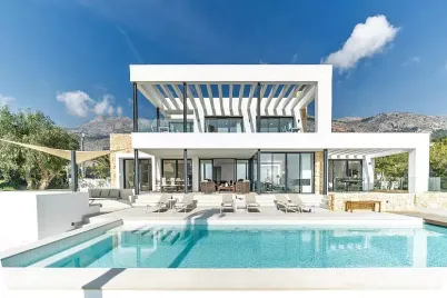 Villas-de-Reve-a-Louer-Luxe-Piscine-et-Vue-Imprenable-Attendent.webp